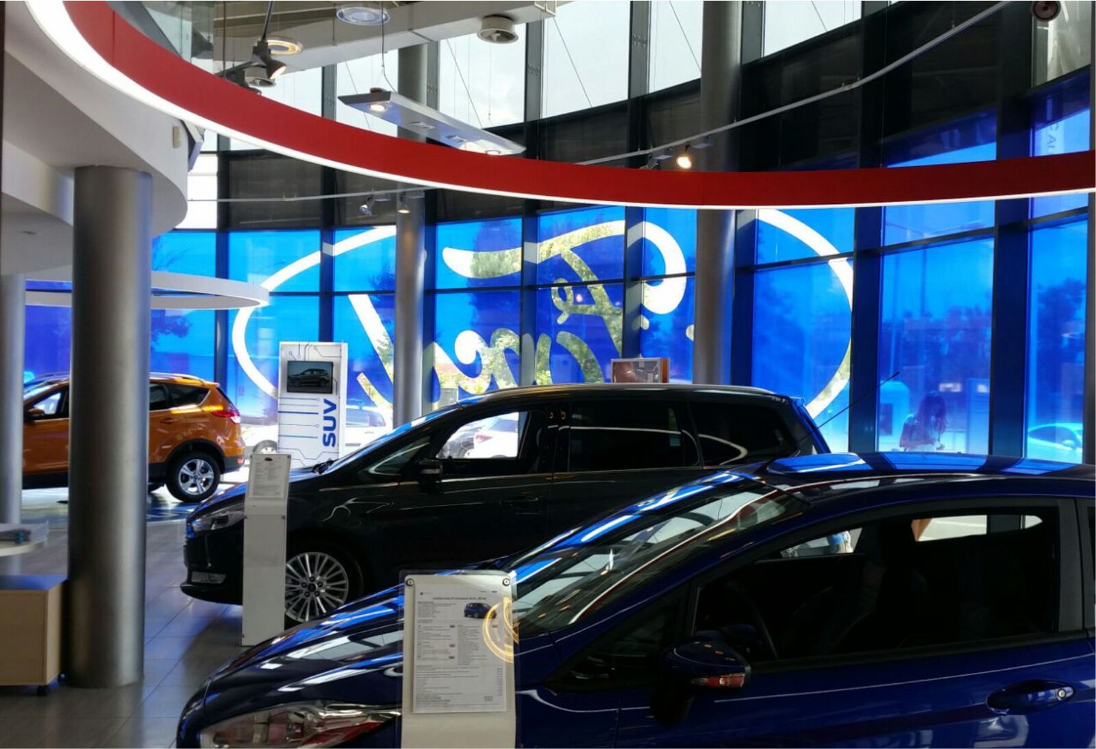 Ford — Decorare showroom