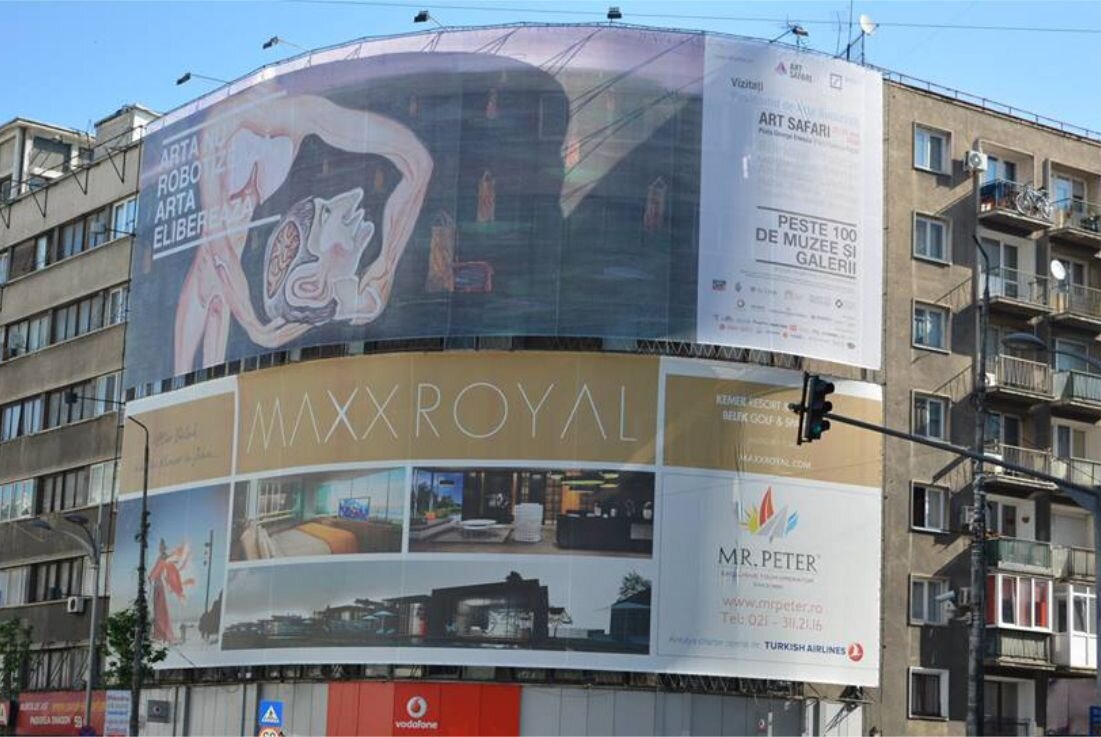 MaxxRoyal — Banner fațadă clădire